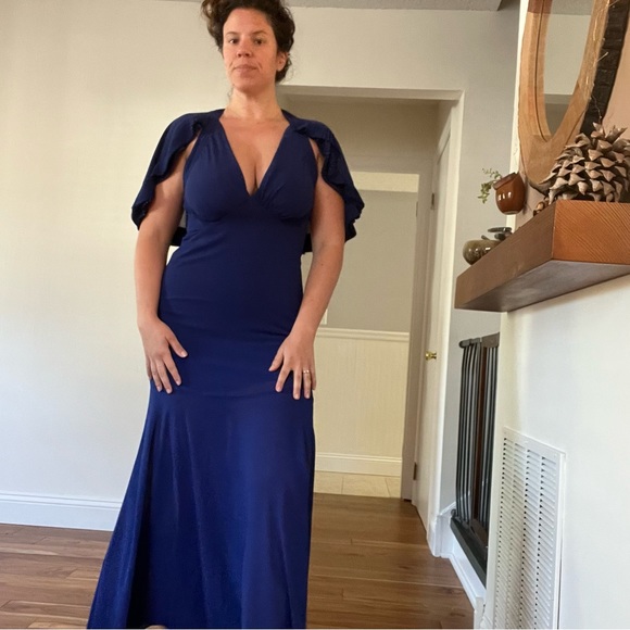 Nasty Gal Formal dress with cape ruffle sleeves open back - Picture 9 of 10